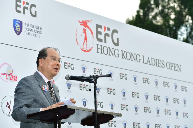 The Chief Secretary for Administration, Mr Matthew Cheung Kin-chung, delivers a speech at the prize presentation ceremony for EFG Hong Kong Ladies Open 2017 today (June 11).