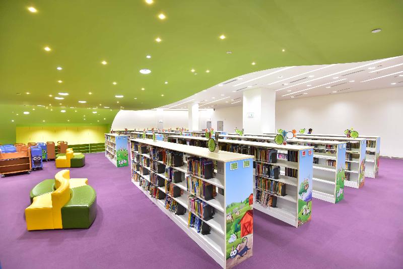元朗公共圖書館下星期一（六月十九日）起於新址開放。圖示新圖書館內的兒童圖書館。