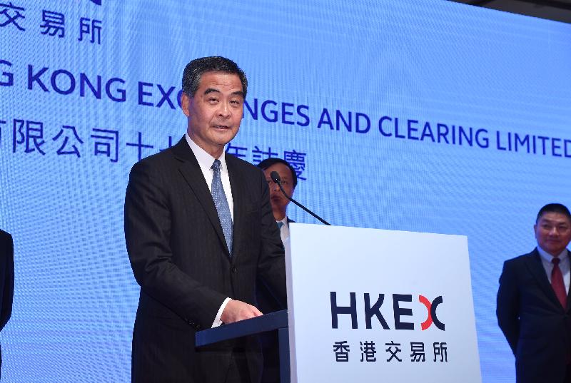 The Chief Executive, Mr C Y Leung, speaks at the cocktail reception to celebrate the 17th anniversary of Hong Kong Exchanges and Clearing Limited today (June 12). 