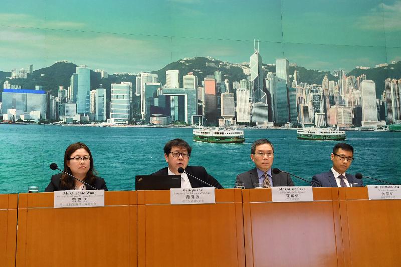 The Secretary for Labour and Welfare, Mr Stephen Sui (second left), attended a press conference on the general framework on working hours policy today (June 13) to briefly introduce the relevant recommendations and measures. Mr Sui was accompanied by the Commissioner for Labour, Mr Carlson Chan (second right); the Assistant Commissioner for Labour (Policy Support), Ms Queenie Wong (first left); and Principal Economist Mr Desmond Hou (first right).