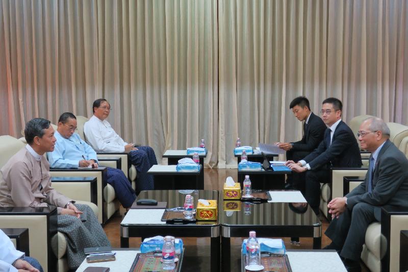 The Secretary for Education, Mr Eddie Ng Hak-kim (first right), today (June 15) meets with the Union Minister of Education of Myanmar, Dr Myo Thein Gyi (first left), at a bilateral meeting in Yangon, Myanmar. Both sides agreed to follow up on and finalise a memorandum of understanding on education co-operation, with a view to providing a foundation for further co-operation on the education front.


