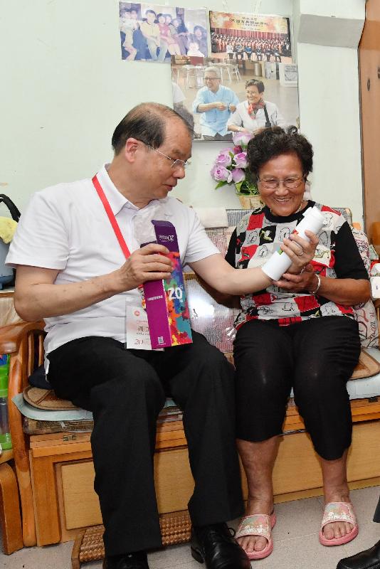 The Chief Secretary for Administration, Mr Matthew Cheung Kin-chung, conducted home visits in Tai Po District under the "Celebrations for All" project today (June 16). Photo shows Mr Cheung (left) presenting a gift pack to a family member to share the joy of the 20th anniversary of the establishment of the Hong Kong Special Administrative Region.