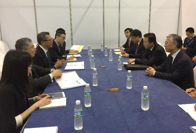 The Financial Secretary, Mr Paul Chan, today (June 16) attends the Second Annual Meeting of the Board of Governors of the Asian Infrastructure Investment Bank in Jeju, Korea. Photo shows Mr Chan (third left) and the Under Secretary for Financial Services and the Treasury, Mr James Lau (second left), meeting with the Minister of Finance, Mr Xiao Jie (second right), and the Chinese Ambassador to the Republic of Korea, Mr Qiu Guohong (first right).