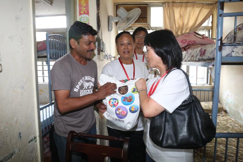 The Permanent Secretary for Constitutional and Mainland Affairs, Ms Chang King-yiu (right) visits an ethnic minority family in Yau Tsim Mong District today (June 17) and distributes gift packs to the family.