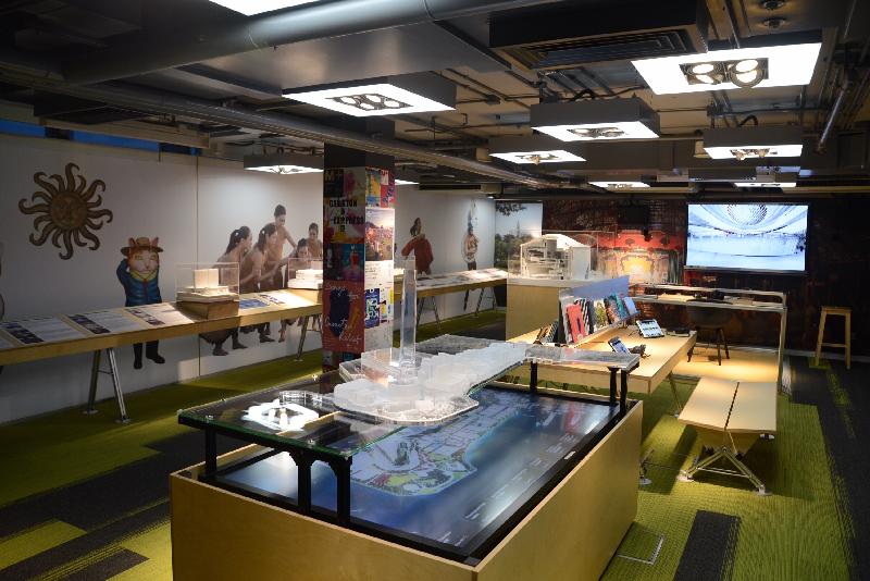 「印象∞香港」展览由明日（六月二十日）至十一月三十日于展城馆举行。「艺‧文」展区展示大众未来可透过西九文化区，了解香港未来的艺术发展。