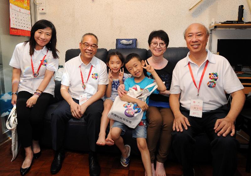 The Secretary for Home Affairs, Mr Lau Kong-wah (second left); the District Officer (Sha Tin), Miss Amy Chan (first left); and the Honorary Advisor of the Sha Tin District Advisory Committee for Celebration of the 20th Anniversary of the Establishment of Hong Kong Special Administrative Region, Mr Ho Hau-cheung (first right), today (June 19) visit a family in Sun Chui Estate, Sha Tin and present a gift pack to the family.