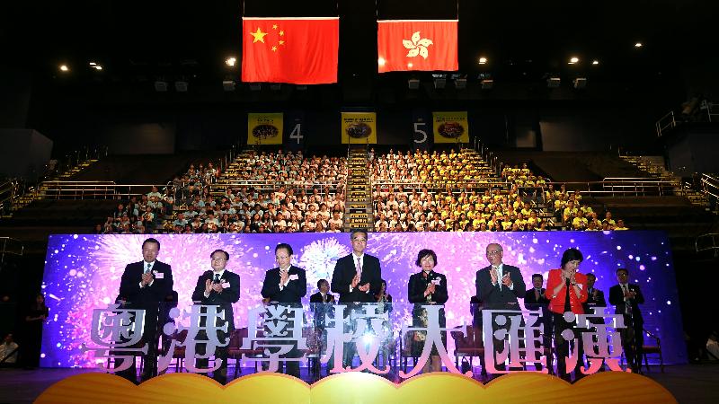 The Education Bureau and the regional school heads associations of Hong Kong, Kowloon and New Territories regions today (June 21) jointly held the "Variety Show in Celebration of the 20th Anniversary of the HKSAR Reunification by Guangdong and Hong Kong Schools". Photo shows the Chief Executive, Mr C Y Leung (centre); the Deputy Director of the Liaison Office of the Central People's Government in the Hong Kong Special Administrative Region Mr Tan Tieniu (third left); the Director of the Office for Hong Kong, Macau and Taiwan Affairs of the Ministry of Education, Ms Liu Jin (third right); the Deputy Director of the Department of Education of Guangdong Province, Mr Wang Chuang (second left); the Secretary for Education, Mr Eddie Ng Hak-kim (second right); the Chairman of the Panel on Education of the Legislative Council, Dr Chiang Lai-wan (first right); and the Chairman of the Education Commission, Mr Tim Lui (first left), officiating at the event.