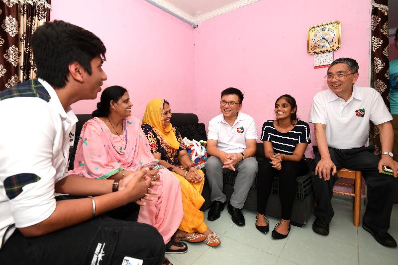 The Secretary for Financial Services and the Treasury, Professor K C Chan (third right), together with the Under Secretary for Financial Services and the Treasury, Mr James Lau (first right), visits an ethnic minority family at Cheung Shan Estate in Tsuen Wan this afternoon (June 23).