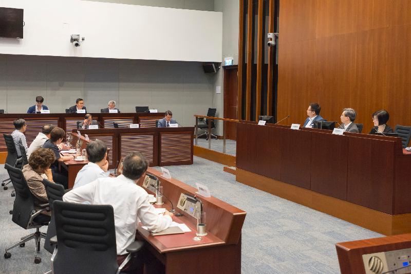 Members of the Legislative Council (LegCo) and Kwai Tsing District Council discuss matters relating to the early rehabilitation and opening of Kwai Chung Park at a meeting at the LegCo Complex today (June 23).