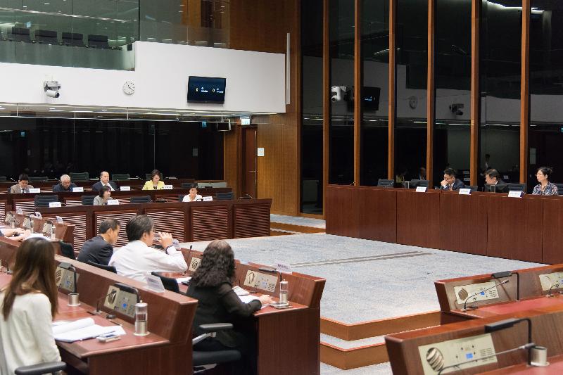 立法会议员与油尖旺区议会议员今日（六月二十三日）在立法会综合大楼举行会议，就双方关注的事项交换意见。