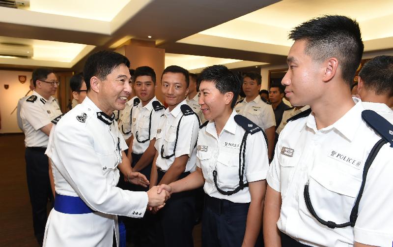 Deputy Commissioner of Police (Management), Mr Chau Kwok-leung, congratulates the probationary inspectors.