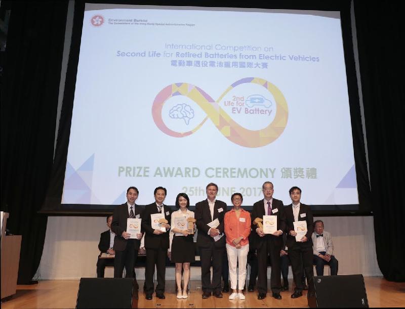 The Acting Secretary for the Environment, Ms Christine Loh (third right), is pictured with winners of the Awards for the Open Group of the International Competition on Second Life for Retired Batteries from Electric Vehicles today (June 25).