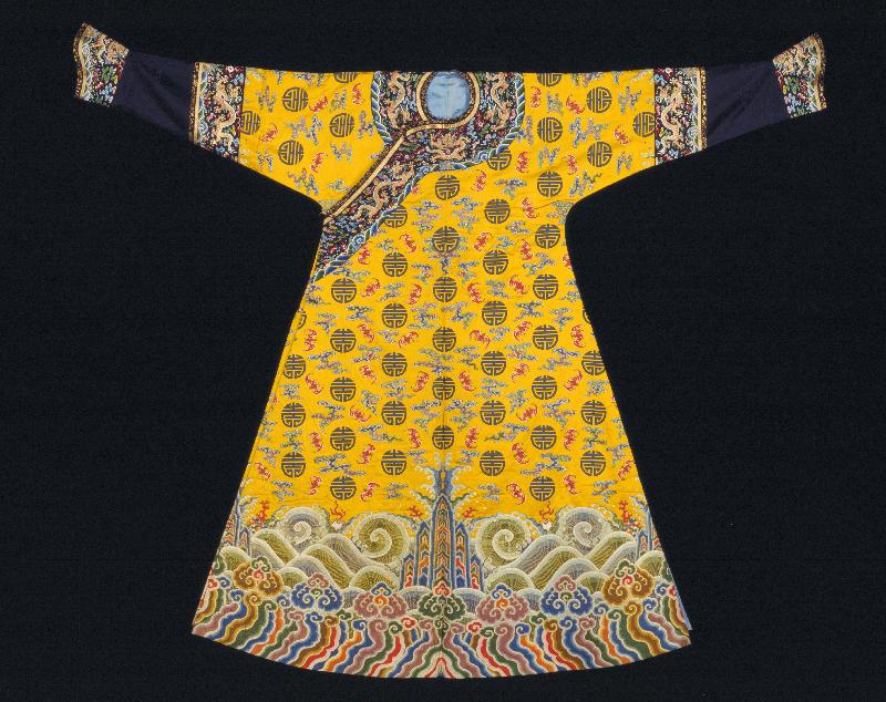 The "Longevity and Virtues: Birthday Celebrations of the Qing Emperors and Empress Dowagers" exhibition will be held at the Hong Kong Museum of History from July 2 to October 9. Picture shows one of the selected exhibits, "Ladies' Padded Bright Yellow 'Zhuanghua' Brocade Satin Robe with Bats, Clouds and 'Longevity' Roundels". (© The Palace Museum)