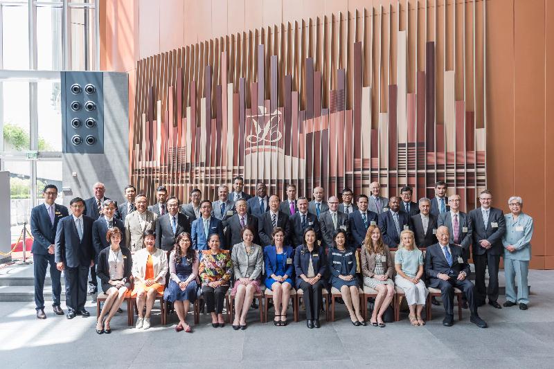 The President's deputy of the Legislative Council (LegCo), Ms Starry Lee (front row, fifth left), and LegCo Members today (June 26) join a group photo with Consuls-General or their representatives as well as members of the Association of Honorary Consuls in Hong Kong & Macau SAR, China in the LegCo Complex.