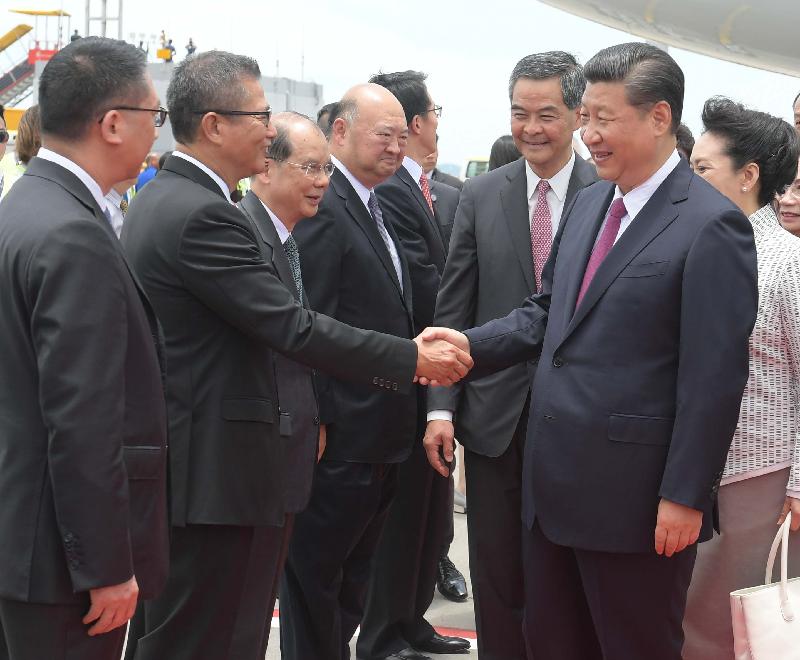 The Financial Secretary, Mr Paul Chan (second left), greets President Xi Jinping (second right) and his wife Peng Liyuan (first right) at the airport apron today (June 29). Looking on are the Chief Executive, Mr C Y Leung (third right); the Chief Justice of the Court of Final Appeal, Mr Geoffrey Ma Tao-li (fourth left); the Chief Secretary for Administration, Mr Matthew Cheung Kin-chung (third left); and the Secretary for Justice, Mr Rimsky Yuen, SC (first left).