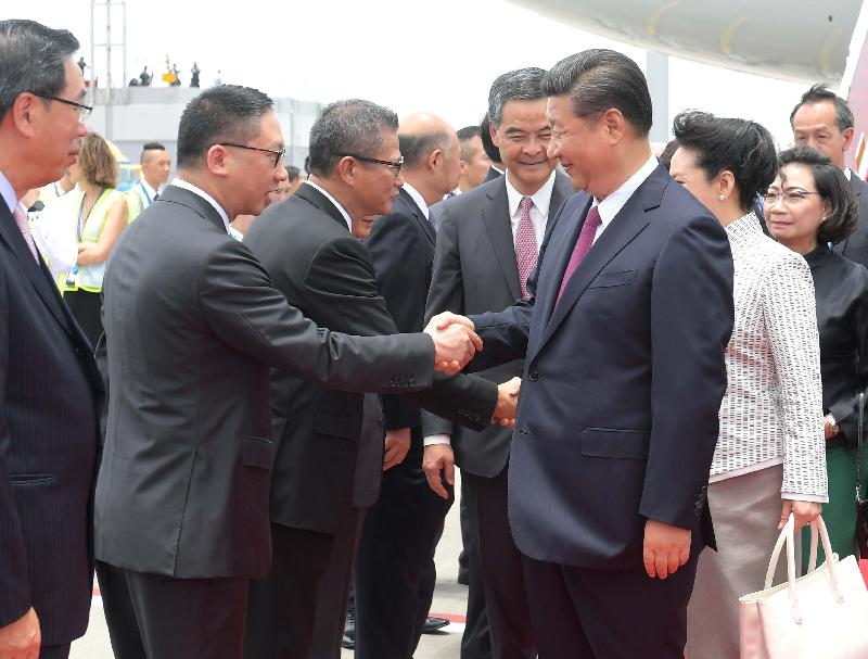 The Secretary for Justice, Mr Rimsky Yuen, SC (second left), greets President Xi Jinping (third right) and his wife Peng Liyuan (second right) at the airport apron today (June 29). Looking on are the Chief Executive, Mr C Y Leung (fourth right), and his wife Mrs Regina Leung (first right); the Financial Secretary, Mr Paul Chan (third left); and the President of the Legislative Council, Mr Andrew Leung (first left). 