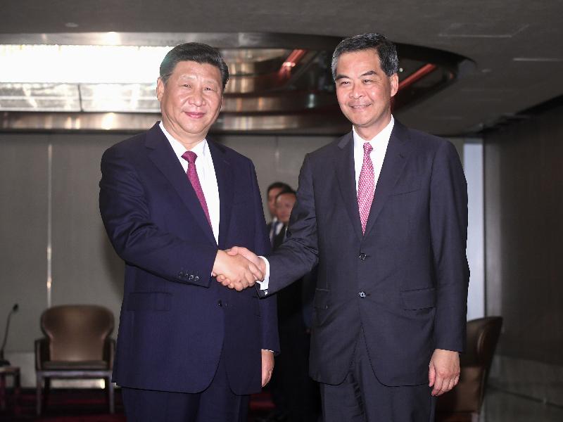 President Xi Jinping (left) meets with the Chief Executive, Mr C Y Leung (right), this afternoon (June 29) at the hotel where he is staying.
