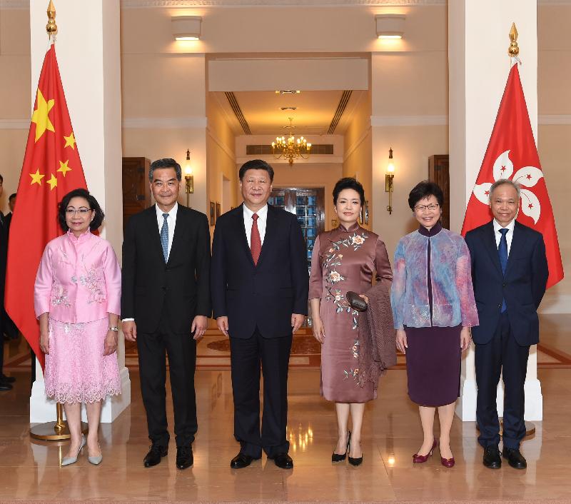 President Xi Jinping (third left) and his wife Peng Liyuan (third right) are pictured with the Chief Executive, Mr C Y Leung (second left), and his wife Mrs Regina Leung (first left) and the Chief Executive-elect, Mrs Carrie Lam (second right), and her husband Mr Lam Siu-por (first right) at Government House today (June 29).
