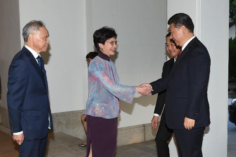 President Xi Jinping (first right) attended a dinner at Government House hosted by the Chief Executive, Mr C Y Leung, this evening (June 29). Photo shows President Xi being greeted by Mr Leung (second right), the Chief Executive-elect, Mrs Carrie Lam (second left), and her husband Mr Lam Siu-por (first left) on arrival.