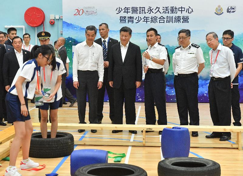 President Xi Jinping (fourth right) today (June 30) watches leadership training sessions of Junior Police Call (JPC) members during his visit to the Junior Police Call Permanent Activity Centre and Integrated Youth Training Camp. Looking on are the Chief Executive, Mr C Y Leung (fifth right); the Secretary for Security, Mr Lai Tung-kwok (first right); and the Commissioner of Police, Mr Lo Wai-chung (second right).