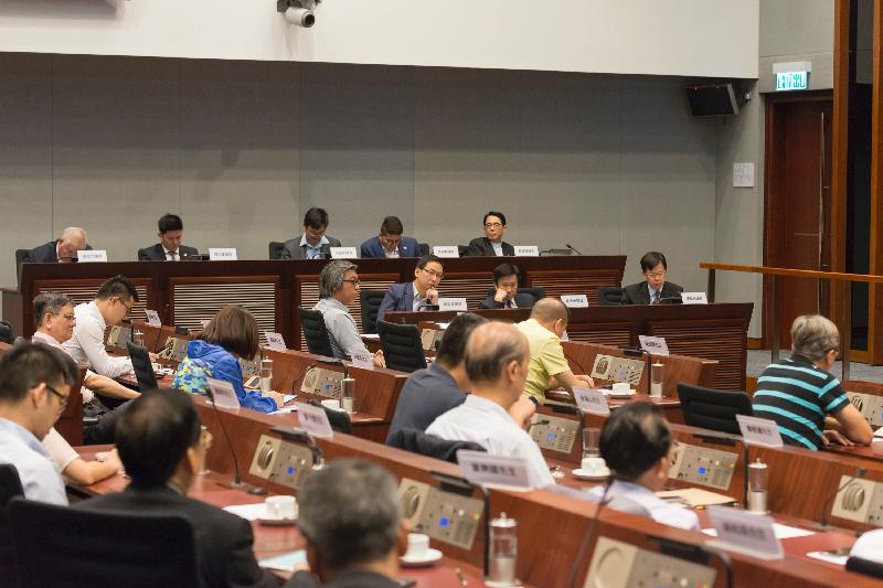 Members of the Legislative Council (LegCo) and Kwun Tong District Council exchange views on the traffic congestion problem in the Kowloon Bay Business Area at a meeting at the LegCo Complex today (June 30).