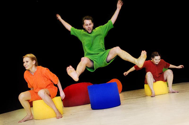 今年暑期藝術節「國際綜藝合家歡」將有專為三歲或以下的幼兒而設的演藝節目，其中包括來自立陶宛的丹斯瑪舞蹈劇院的舞蹈劇場「蔬果扭扭樂園」。