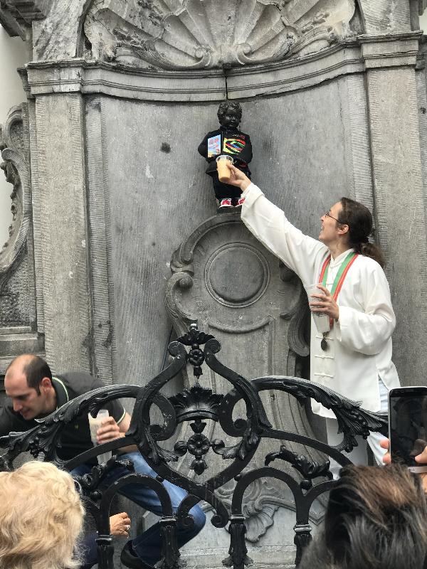 For the special occasion, Manneken-Pis produced a type of beer particular to Brussels, known as Faro, instead of water, which was then served to guests, tourist and passers-by.