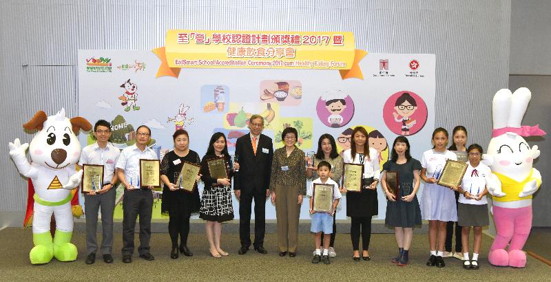 The Director of Health, Dr Constance Chan (sixth left), and the Principal Assistant Secretary (Curriculum Development) of Education Bureau, Mr Sheridan Lee (fifth left), are pictured with representatives from schools presented with the Award for Continuous Promotion of Healthy Eating at School at the EatSmart School Accreditation Ceremony 2017 cum Healthy Eating Forum today (July 4).