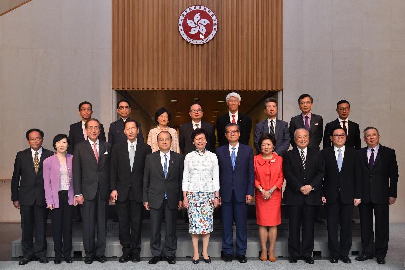 The Chief Executive, Mrs Carrie Lam (front row, centre), chaired the first meeting of the new-term Executive Council (ExCo) this morning (July 4). Picture shows Mrs Lam with the Chief Secretary for Administration, Mr Matthew Cheung Kin-chung (front row, fifth left); the Financial Secretary, Mr Paul Chan (front row, fifth right); the Convenor of the ExCo Non-official Members, Mr Bernard Chan (front row, fourth left); and other ExCo Non-official Members at a media session after the meeting.