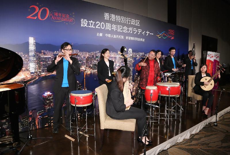 The Hong Kong Drum Ensemble presents percussion music at a gala dinner in Tokyo today (July 5) to celebrate the 20th anniversary of the establishment of the Hong Kong Special Administrative Region.