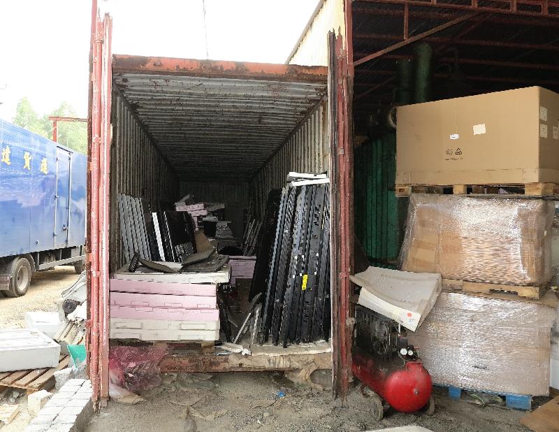 During a joint enforcement operation entitled "Operation Dawn" held in September 2016, the Environmental Protection Department (EPD) and relevant departments conducted surprise inspections at various recycling sites in North District. Photo shows a large quantity of waste LCD monitors, which are classified as hazardous electronic waste and regulated as chemical waste, intercepted by officers of the EPD at the recycling site concerned during the operation.