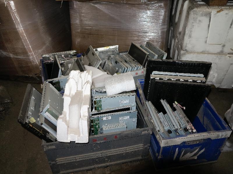 During a joint enforcement operation entitled "Operation Dawn" held in September 2016, the Environmental Protection Department (EPD) and relevant departments conducted surprise inspections at various recycling sites in North District. Photo shows a large quantity of waste LCD monitors, which are classified as hazardous electronic waste and regulated as chemical waste, intercepted by officers of the EPD at the recycling site concerned during the operation.