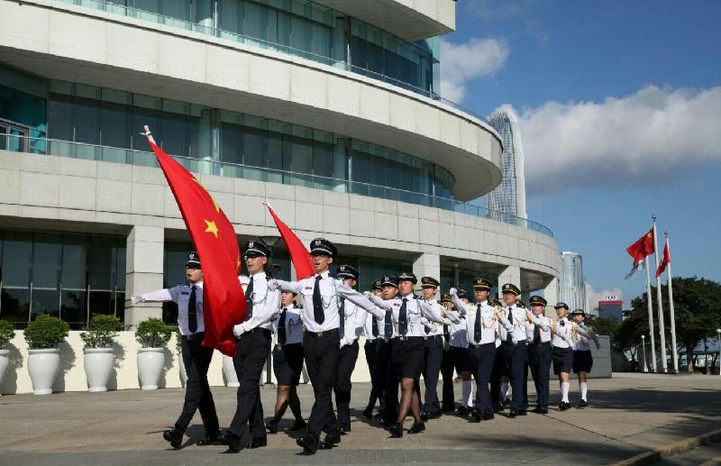 青少年制服團隊大巡遊暨嘉年華於七月十六日（星期日）舉行。圖示將於嘉年華表演的香港升旗隊總會。