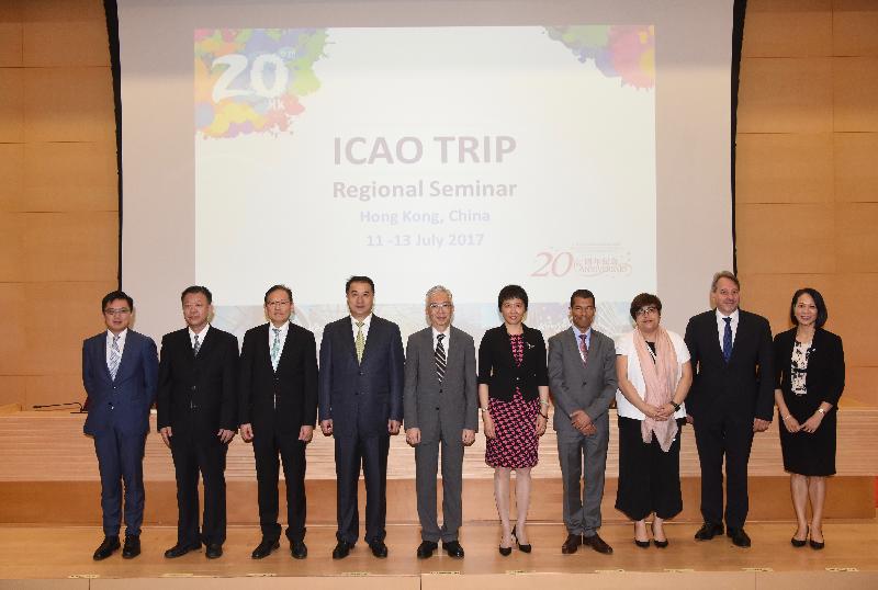 About 200 representatives from the International Civil Aviation Organization (ICAO) and its members worldwide are meeting in Hong Kong from today (July 11) to July 13 to attend the ICAO Traveller Identification Programme Regional Seminar jointly organised by the ICAO and the Civil Aviation Department. Photo shows the Secretary General of the ICAO, Dr Fang Liu (fifth right); the Deputy Administrator of the Civil Aviation Administration of China, Mr Dong Zhiyi (fourth left); the Director-General of Civil Aviation, Mr Simon Li (third left); and other guests at the opening ceremony today.