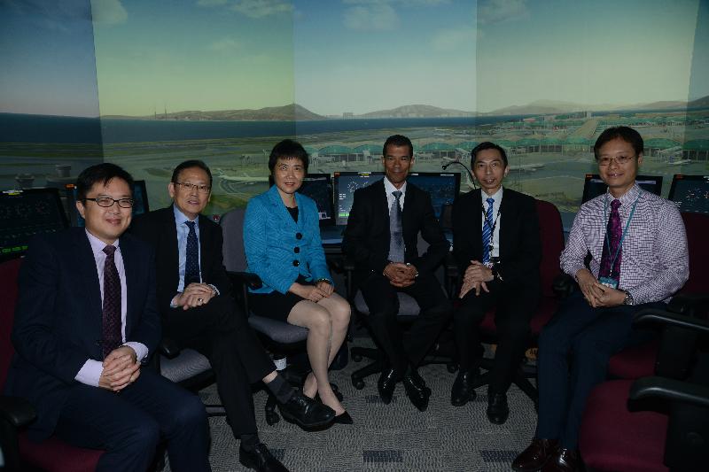 The Secretary General of the International Civil Aviation Organization, Dr Fang Liu, visited the headquarters of the Civil Aviation Department today (July 12). Photo shows Dr Liu (third left), the Director-General of Civil Aviation, Mr Simon Li (second left), and other officers at the Aerodrome Simulator. 