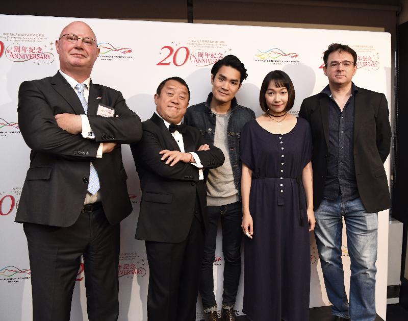 (From left): The Director of the Hong Kong Economic and Trade Office in New York, Mr Steve Barclay is pictured with actor Eric Tsang; director Wong Chun; screenwriter Florence Chan; and senior programmer of New York Asian Film Festival, Mr Stephen Cremin at the Star Hong Kong Lifetime Achievement Award presentation ceremony on July 12 (New York time).