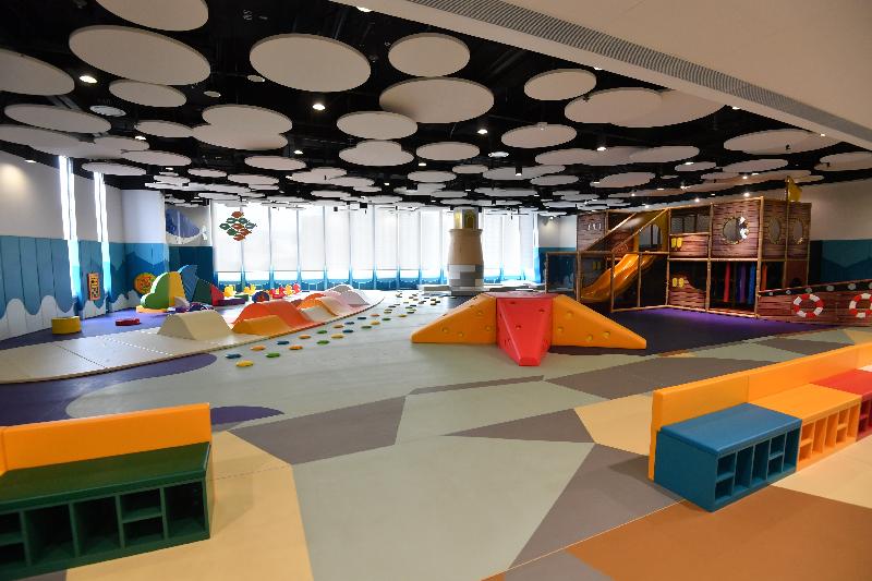 青衣西南康體大樓佔地約6 700平方米，提供多元化的康體設施，包括位於一樓至三樓的青衣西南體育館。圖示兒童遊戲室。