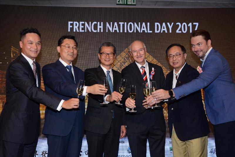 The Financial Secretary, Mr Paul Chan (third left), is pictured with the Consul General of France in Hong Kong and Macau, Mr Eric Berti (third right); the Secretary for Innovation and Technology, Mr Nicholas W Yang (second right); the Commissioner of the Ministry of Foreign Affairs of the People's Republic of China in the Hong Kong Special Administrative Region, Mr Xie Feng (second left); and other guests at the French National Day 2017 reception this evening (July 14).