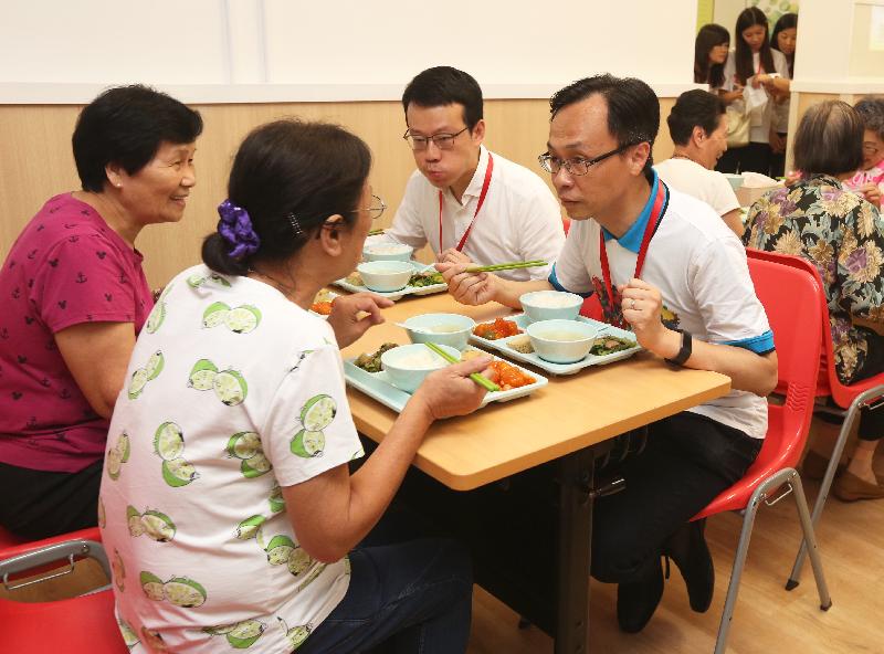 The Secretary for Constitutional and Mainland Affairs, Mr Patrick Nip (right), has lunch with the elderly at the Po Leung Kuk Lau Chan Siu Po District Elderly Community Centre today (July 18).