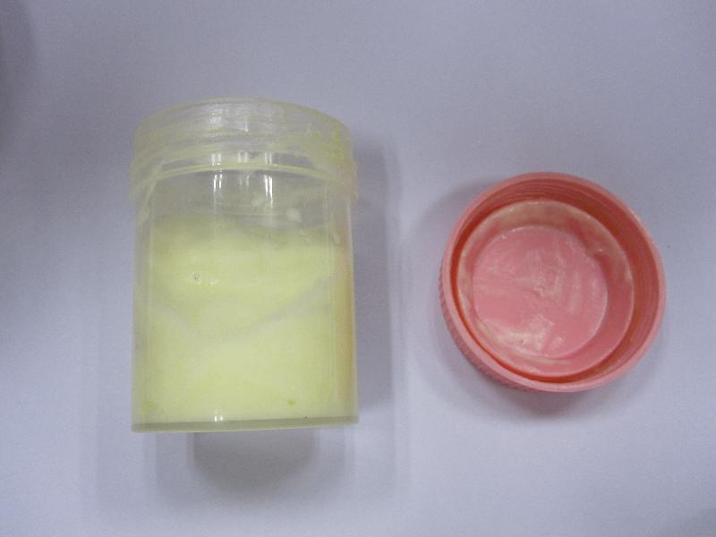 The Department of Health earlier received a complaint of a baby using a yellow cream without labelled ingredients prescribed by registered Chinese medicine practitioner Chow Chiu-hoi for the treatment of eczema.