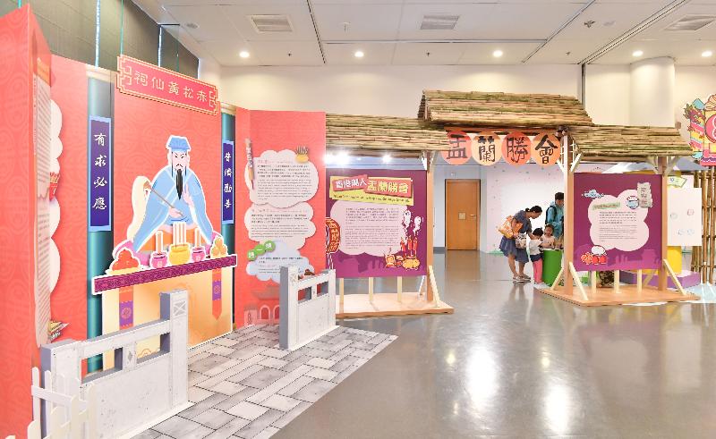 康樂及文化事務署香港公共圖書館主辦的「2017閱讀繽紛月」兒童主題展覽「中華文化逍遙遊」今日（七月二十二日）至八月二十日於香港中央圖書館展覽館舉行。