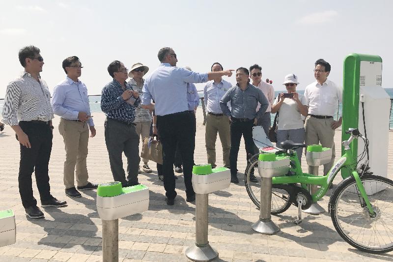 The delegation of the Legislative Council Panel on Commerce and Industry tour the Smart City - Tel Aviv to get a touch of the application of innovation and technology in its city planning yesterday (July 24, Israel time).