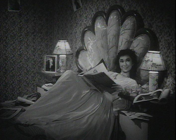 To commemorate Betty Loh Ti's 80th birth anniversary, the Hong Kong Film Archive of the Leisure and Cultural Services Department will present "Beauty in Myriad Shades: A Tribute to Betty Loh Ti on Her 80th Birth Anniversary" from August 25 to September 30, screening 21 of Loh's films. Picture shows a film still of "Apartment for Women" (1956).