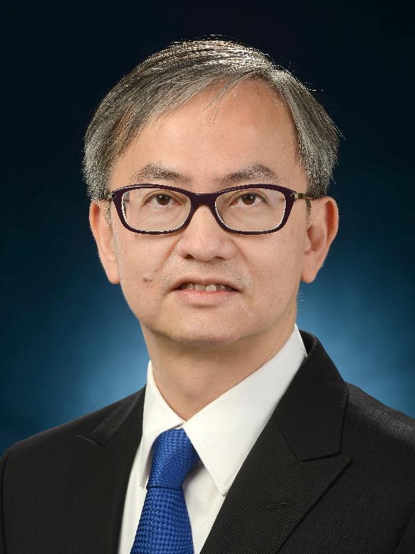 創新及科技局副局長鍾偉强。