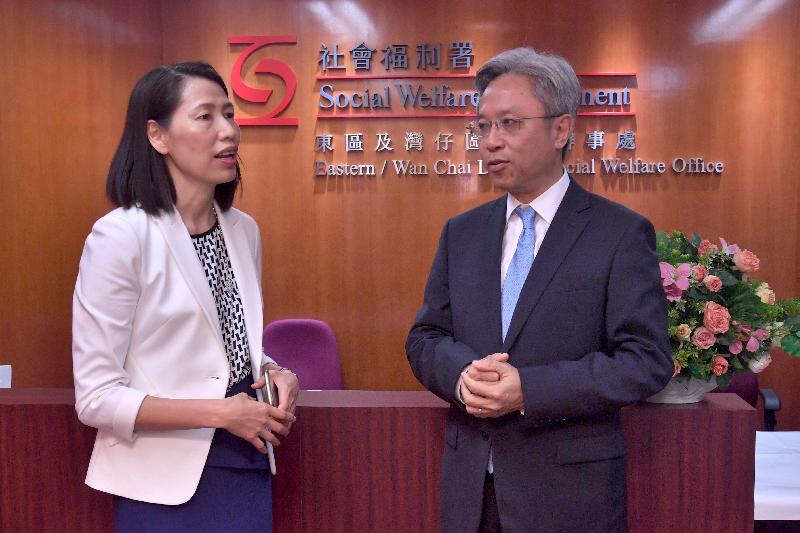 The Secretary for the Civil Service, Mr Joshua Law (right), visited the Social Welfare Department today (August 2). He is pictured meeting with the Director of Social Welfare, Ms Carol Yip (left), to take a closer look at the work of the department.