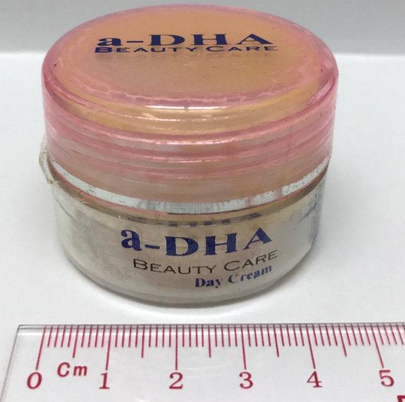 卫生署卫生防护中心今日（八月三日）公布，「a-DHA BEAUTY CARE Day Cream」美顔霜一个样本经化验后证实含过量水银。