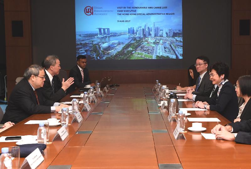 The Chief Executive, Mrs Carrie Lam, continued her visit to Singapore today (August 3). Photo shows Mrs Lam (second right), meeting with the Chairman of the Urban Redevelopment Authority (URA), Mr Peter Ho (first left); the Chief Executive Officer of the URA, Mr Ng Lang (second left); and other representatives.
