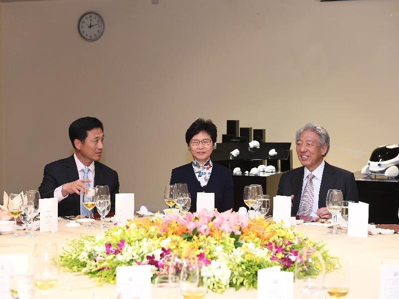 The Chief Executive, Mrs Carrie Lam (centre), in Singapore today (August 3) attends a lunch hosted by the Deputy Prime Minister and Coordinating Minister for National Security of Singapore, Mr Teo Chee Hean (right).