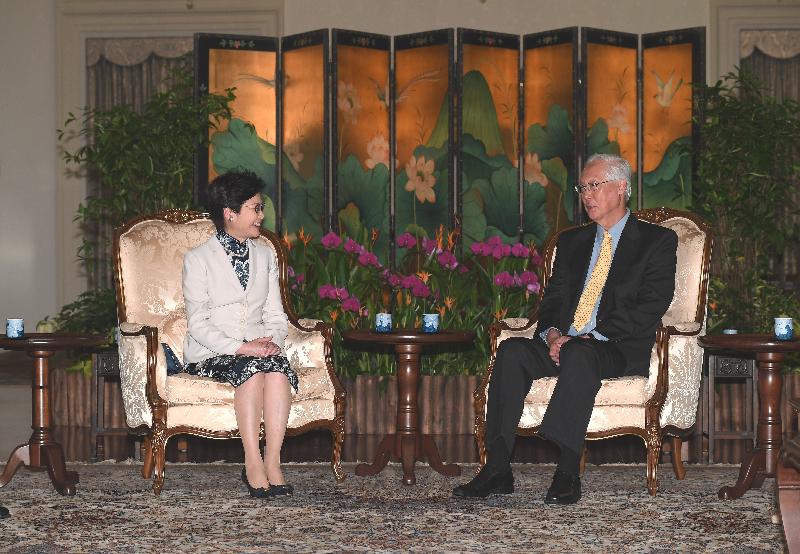 行政长官林郑月娥今日（八月三日）继续访问新加坡行程。图示林郑月娥（左）与新加坡荣誉国务资政吴作栋（右）会面，就双方关注的议题交换意见。