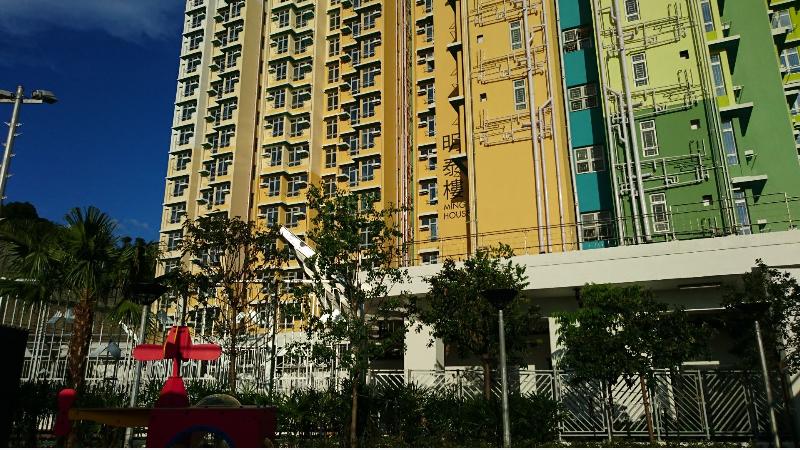 The intake of residents into the first two domestic blocks at On Tai Estate, Anderson Road Development Area, Kwun Tong, has begun.